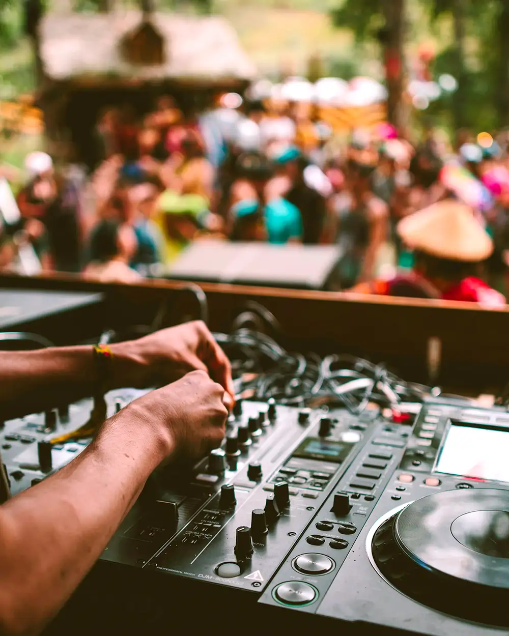 Isoletta Food-Tuck DJ-Service